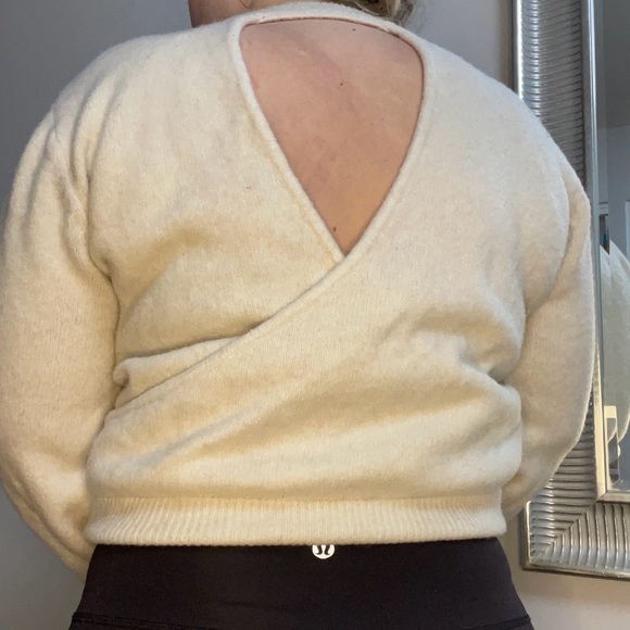 Fall 🍁 Mango crossed back sweater size medium in cream - Picture 5 of 5